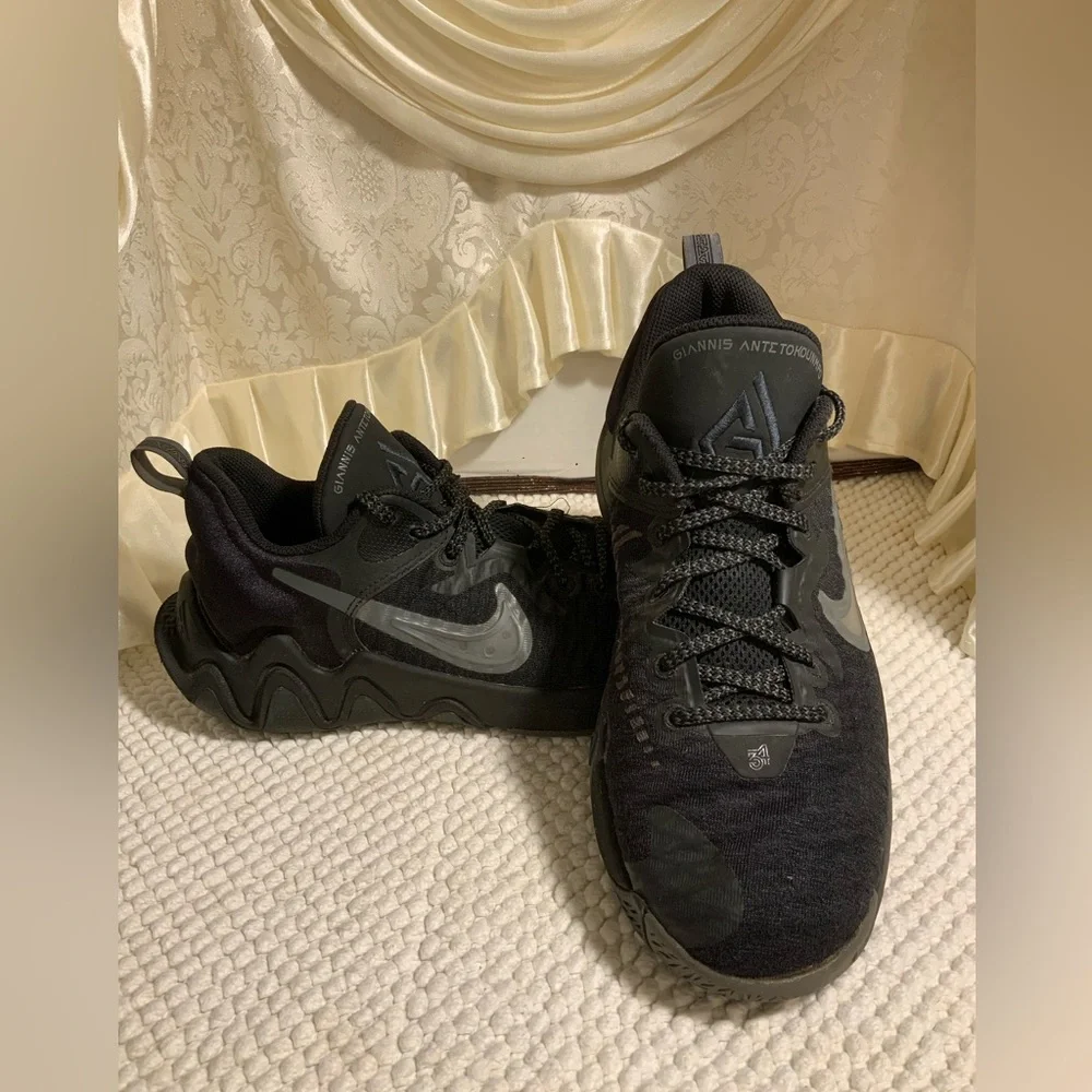 NIKE